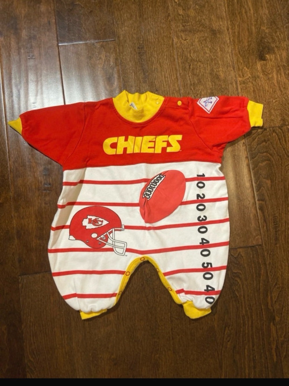 Super Cute vintage NFL Baby Chiefs romper boys SZ 6-9M